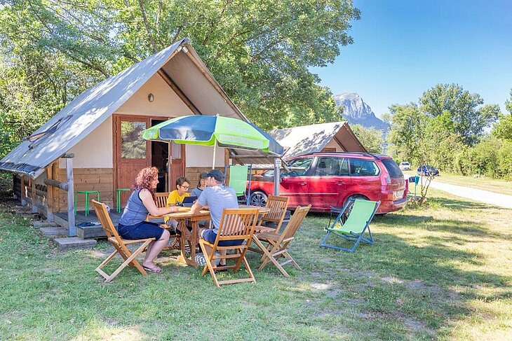 Accommodation at camping Le Petit Liou in Baratier, offering a natural family holiday with comfortable chalets in the heart of the Hautes-Alpes.